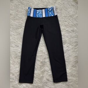 Lululemon Athletica Cropped Black Leggings with Blue Patterned Waistband Size 2